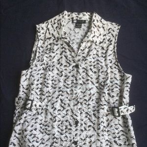 Sleeveless linen blouse